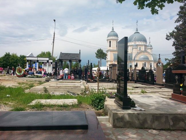 Cimitirul din strada Doina. FOTO: Natalia Munteanu