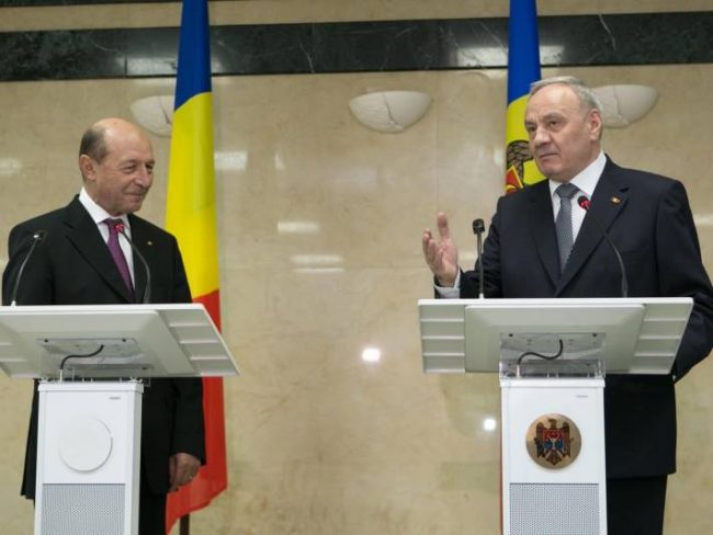 Traian Băsescu a obținut cetățenia Republicii Moldova Sursa foto: presedinte.md