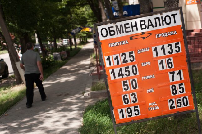 Rubla transnistreană s-a depreciat considerabil în ultimul an. FOTO Sandu Tarlev
