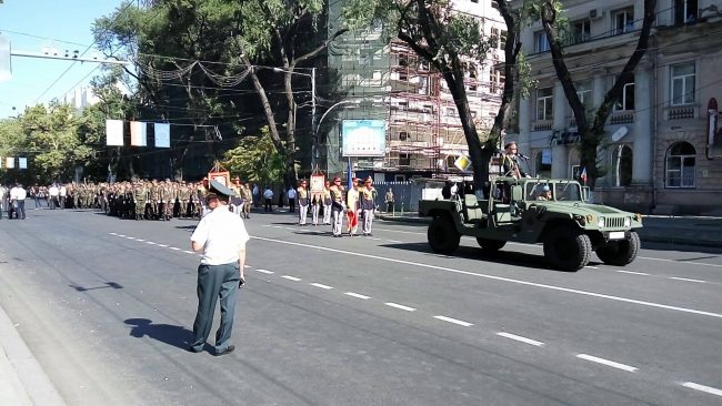 Parada militară de Ziua Independenței. FOTO Sandu Tarlev