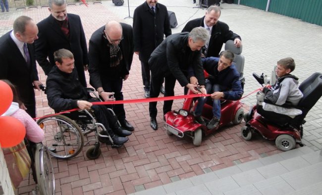 deschiderea oficială a Azilului pentru copii orfani şi cu dizabilităţi "Sarepta" a Bisericii Penticostale din Sărata-Galbenă. 