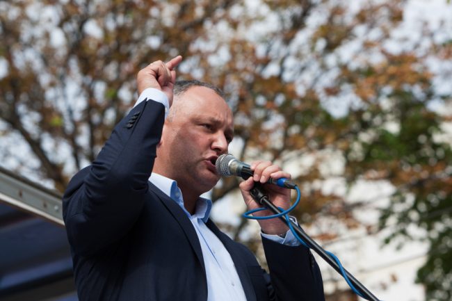Igor Dodon susține un discurs în fața mulțimii, 27 septembrie 2015 FOTO: Sandu Tarlev