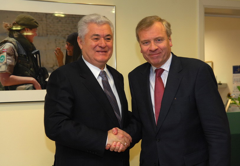 Ex-președintele Moldovei Vladimir Voronin și ex-secretarul general al NATO Jaap de Hoop Scheffer Sursa foto