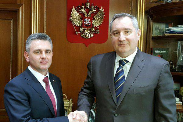 Vadim Krasnoselskii și Dmitri Rogozin. Foto: novostipmr.com
