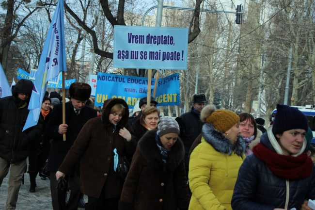 Profesorii au protestat marți, 17 ianuarie, și au cerut salarii mai mari. FOTO: sindicate.md